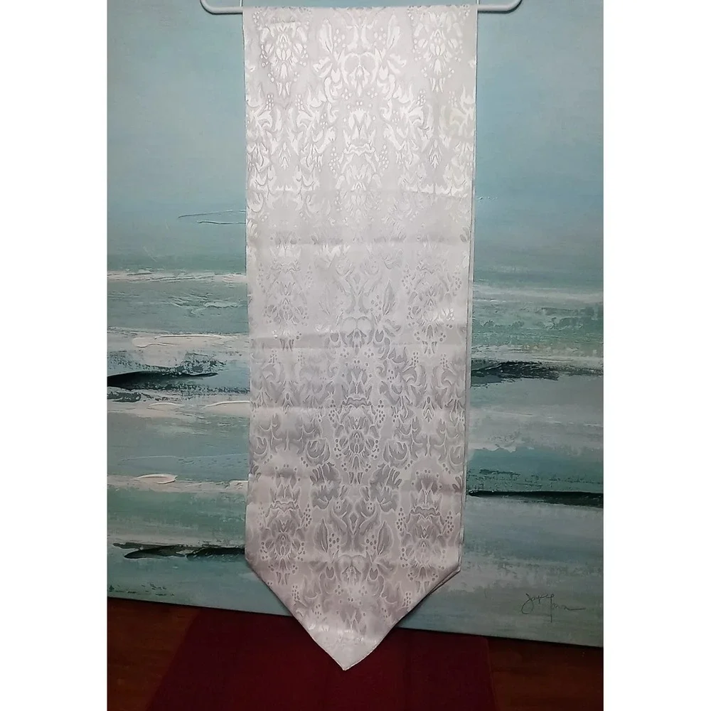 Vintage Elegant Table Runner 60